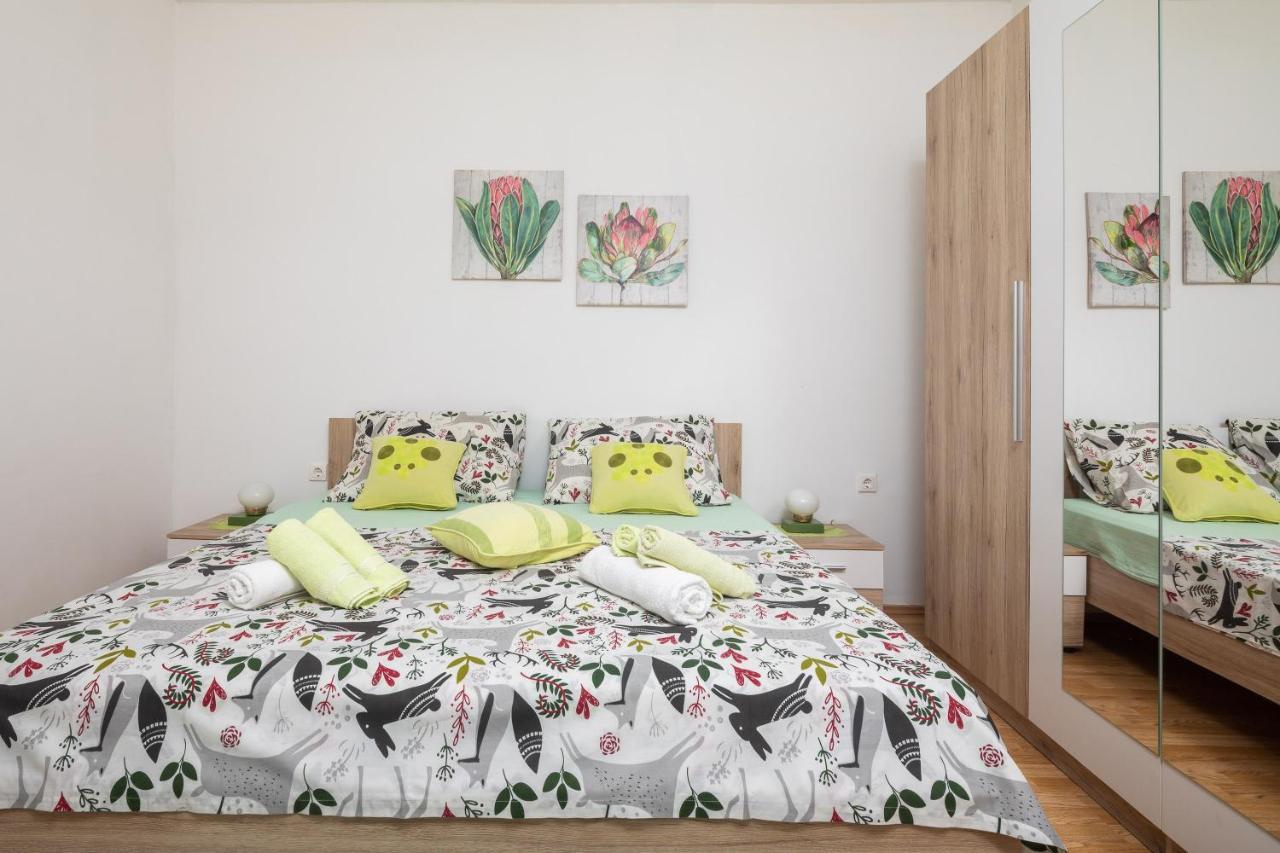 Sky Way Apartments Dugi Rat Luaran gambar
