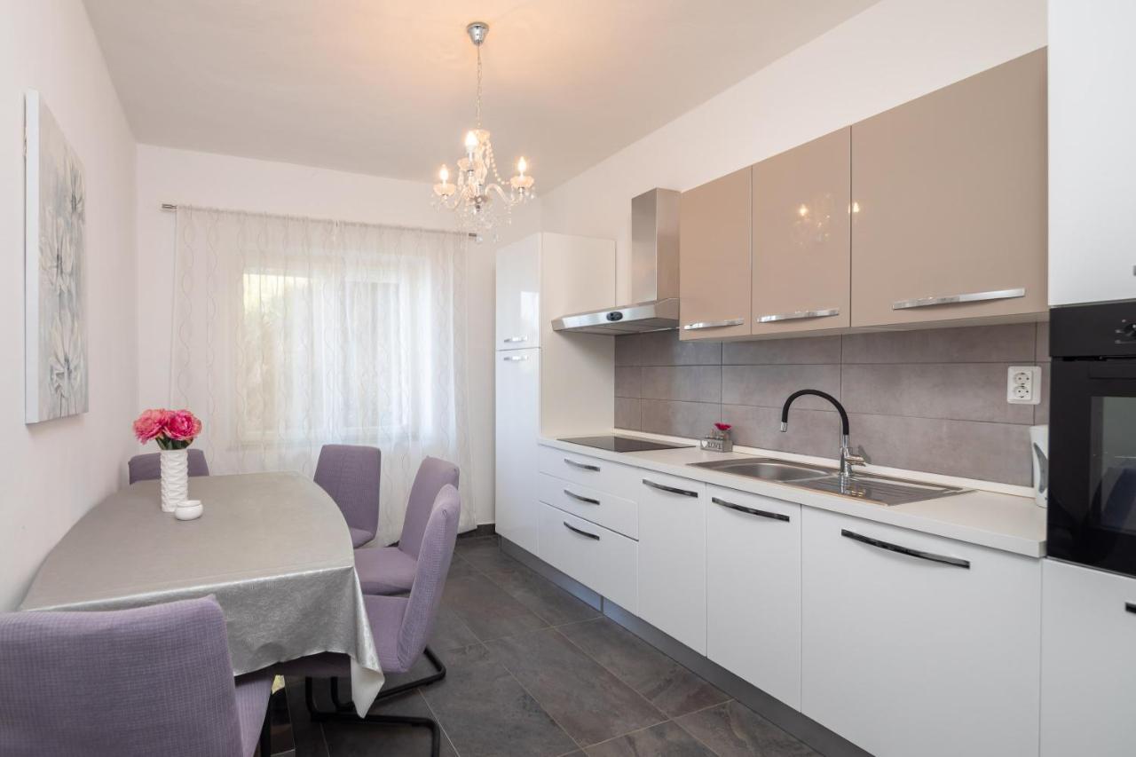 Sky Way Apartments Dugi Rat Luaran gambar