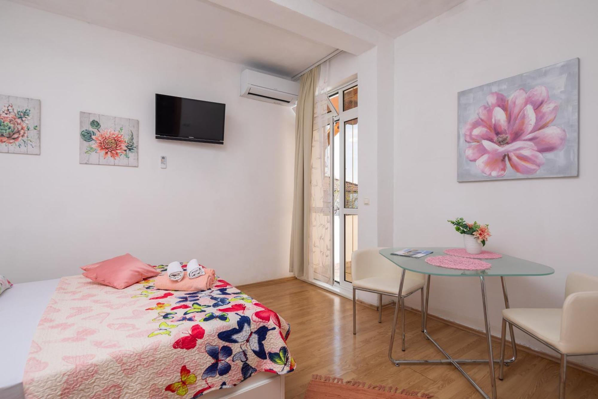 Sky Way Apartments Dugi Rat Luaran gambar