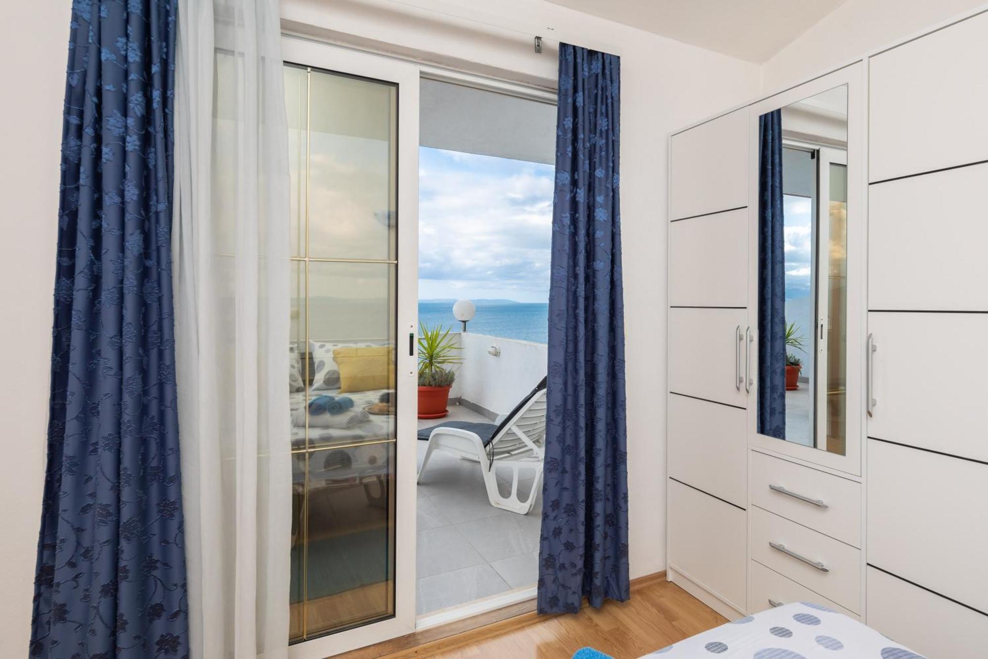Sky Way Apartments Dugi Rat Luaran gambar