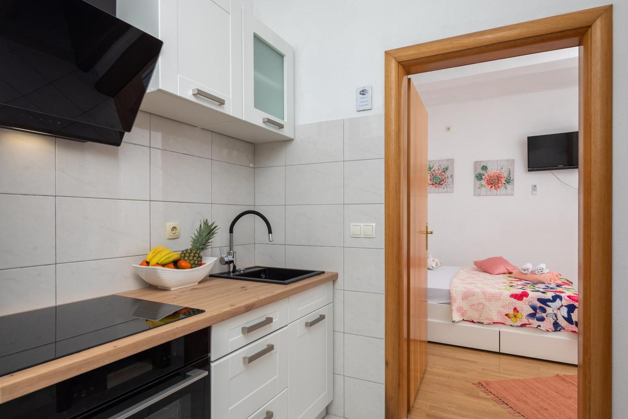 Sky Way Apartments Dugi Rat Luaran gambar